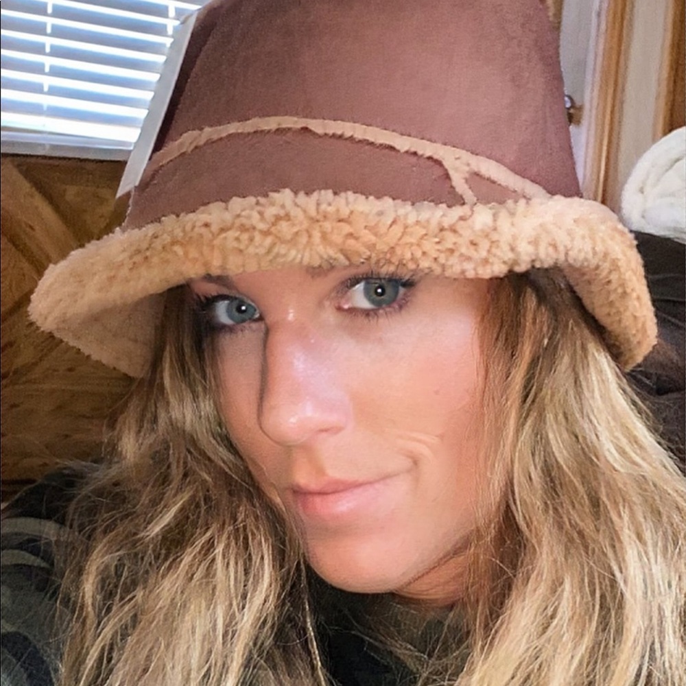 SUEDE/FAUX SHEARING BUCKET HAT, NWT!